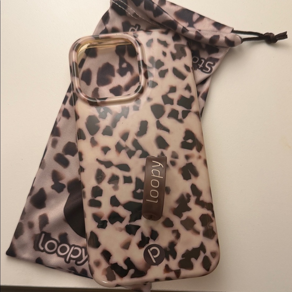 Loopy Case Wild Pattern Phone Cover - Black and Cream 15 Pro Max